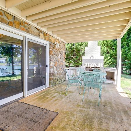 Smith Mountain Lake Retreat With Private Beach! Huddleston Exteriör bild