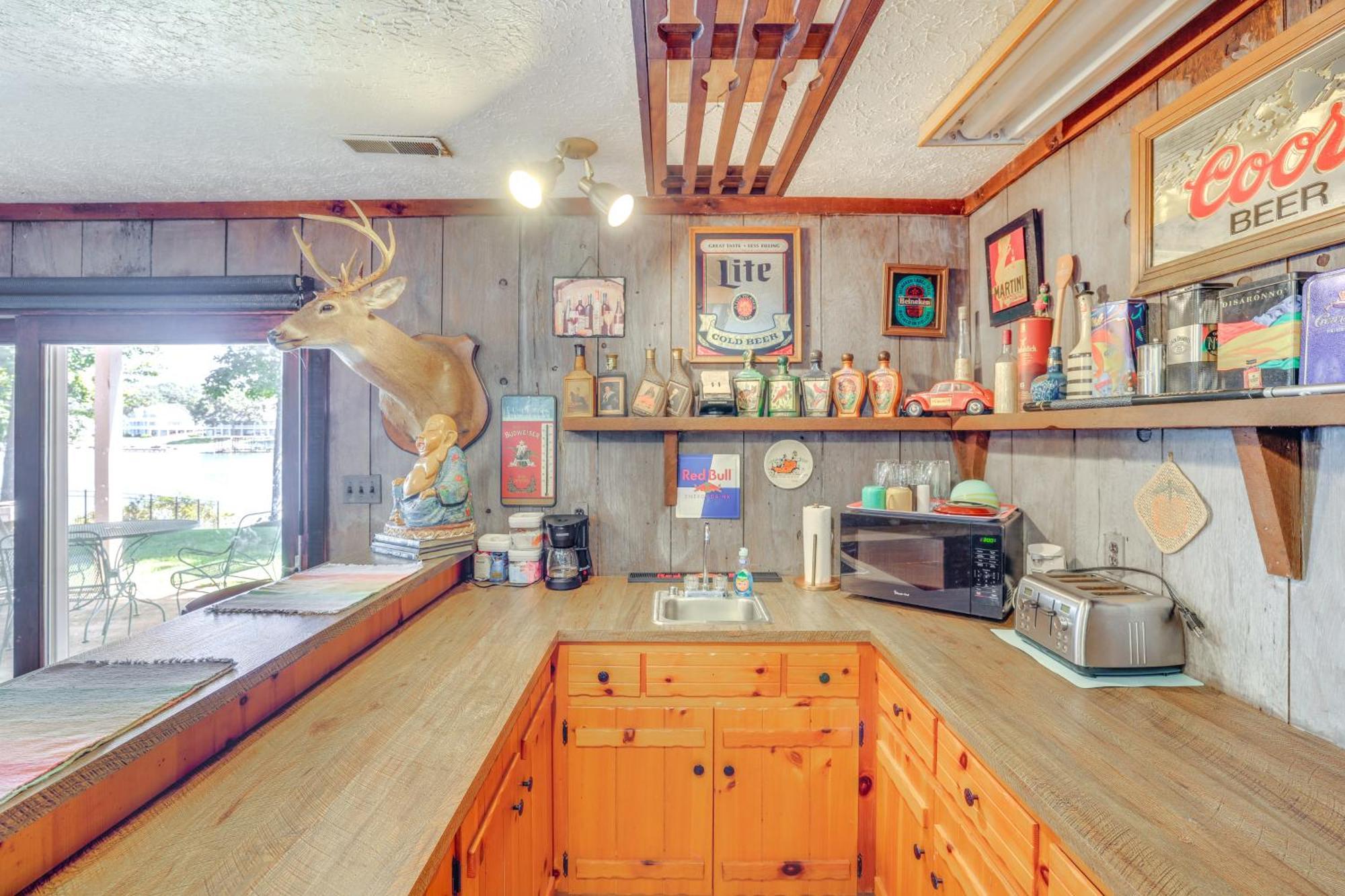 Smith Mountain Lake Retreat With Private Beach! Huddleston Exteriör bild