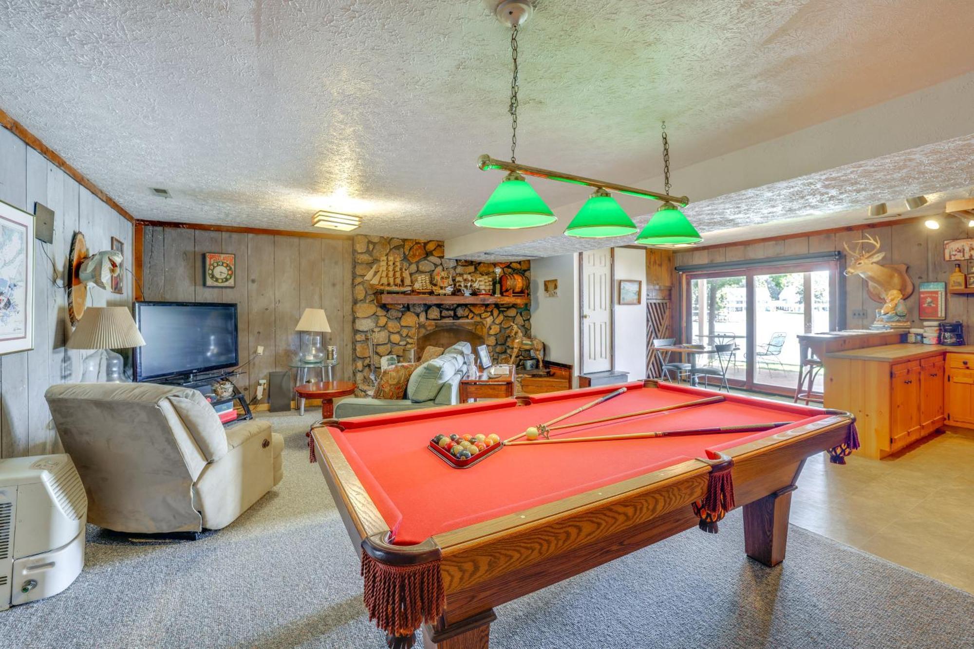 Smith Mountain Lake Retreat With Private Beach! Huddleston Exteriör bild