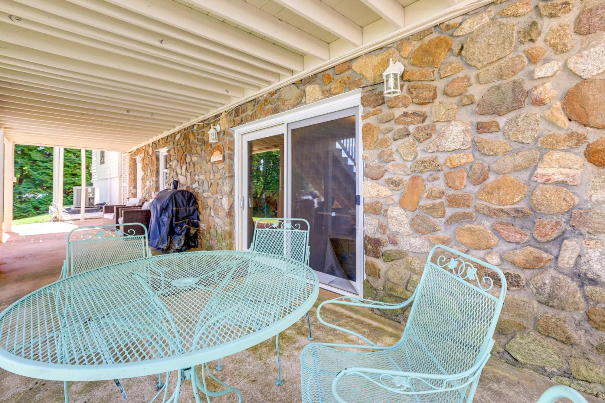 Smith Mountain Lake Retreat With Private Beach! Huddleston Exteriör bild