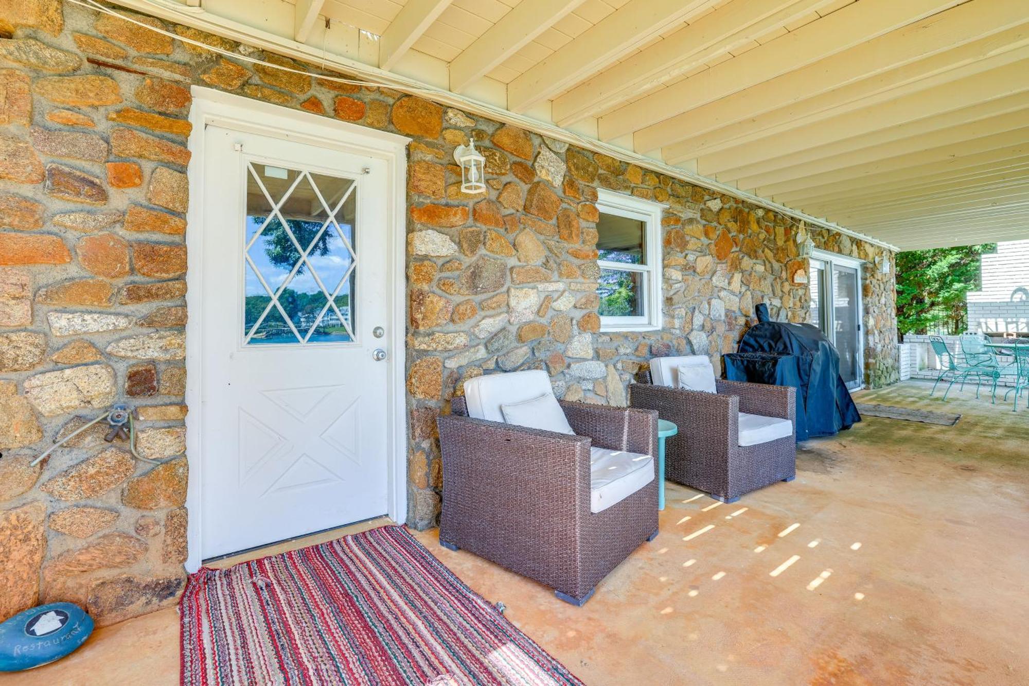 Smith Mountain Lake Retreat With Private Beach! Huddleston Exteriör bild