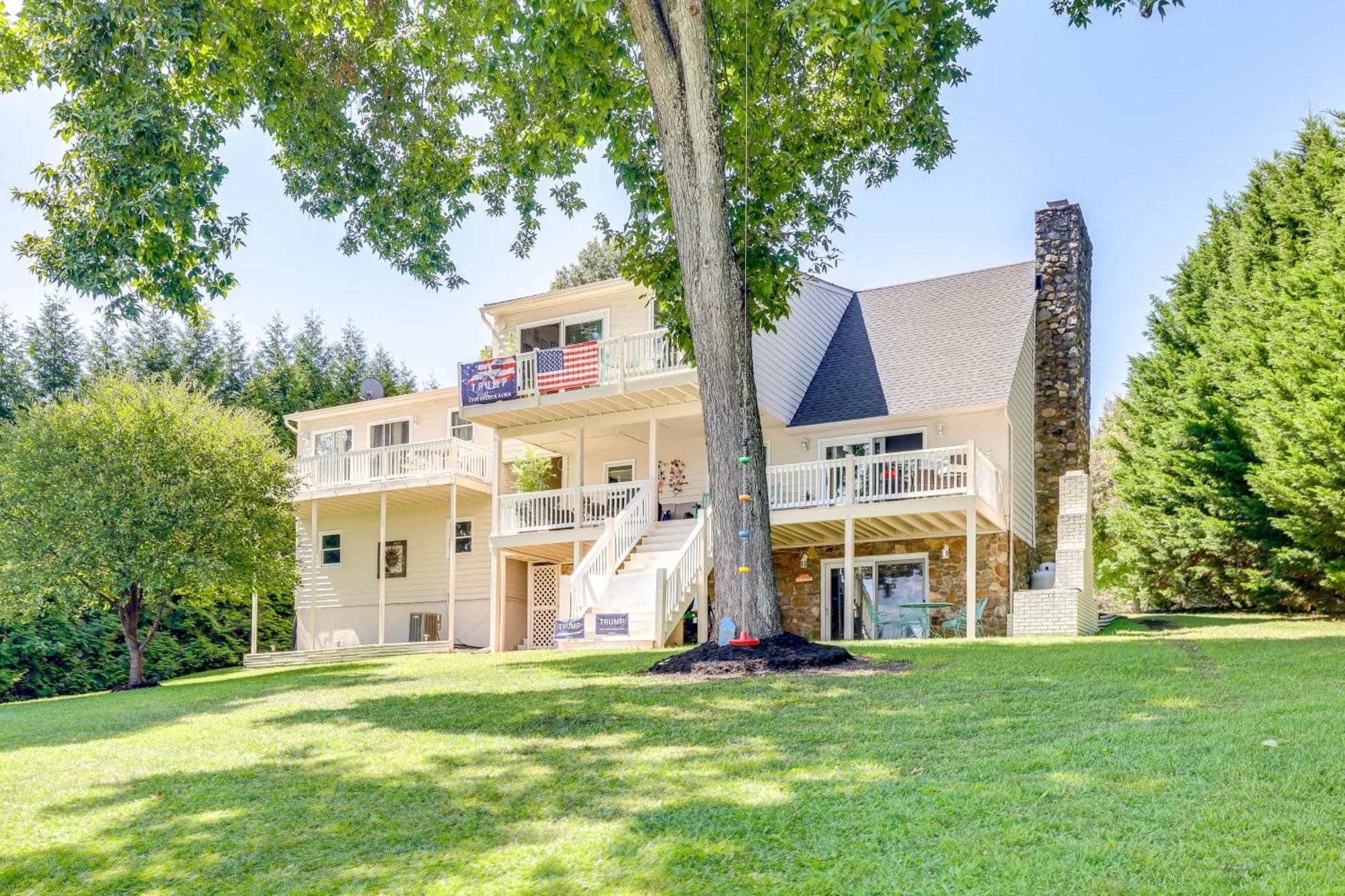 Smith Mountain Lake Retreat With Private Beach! Huddleston Exteriör bild